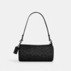 Andre Barrel Bag 24 i Signature Canvas