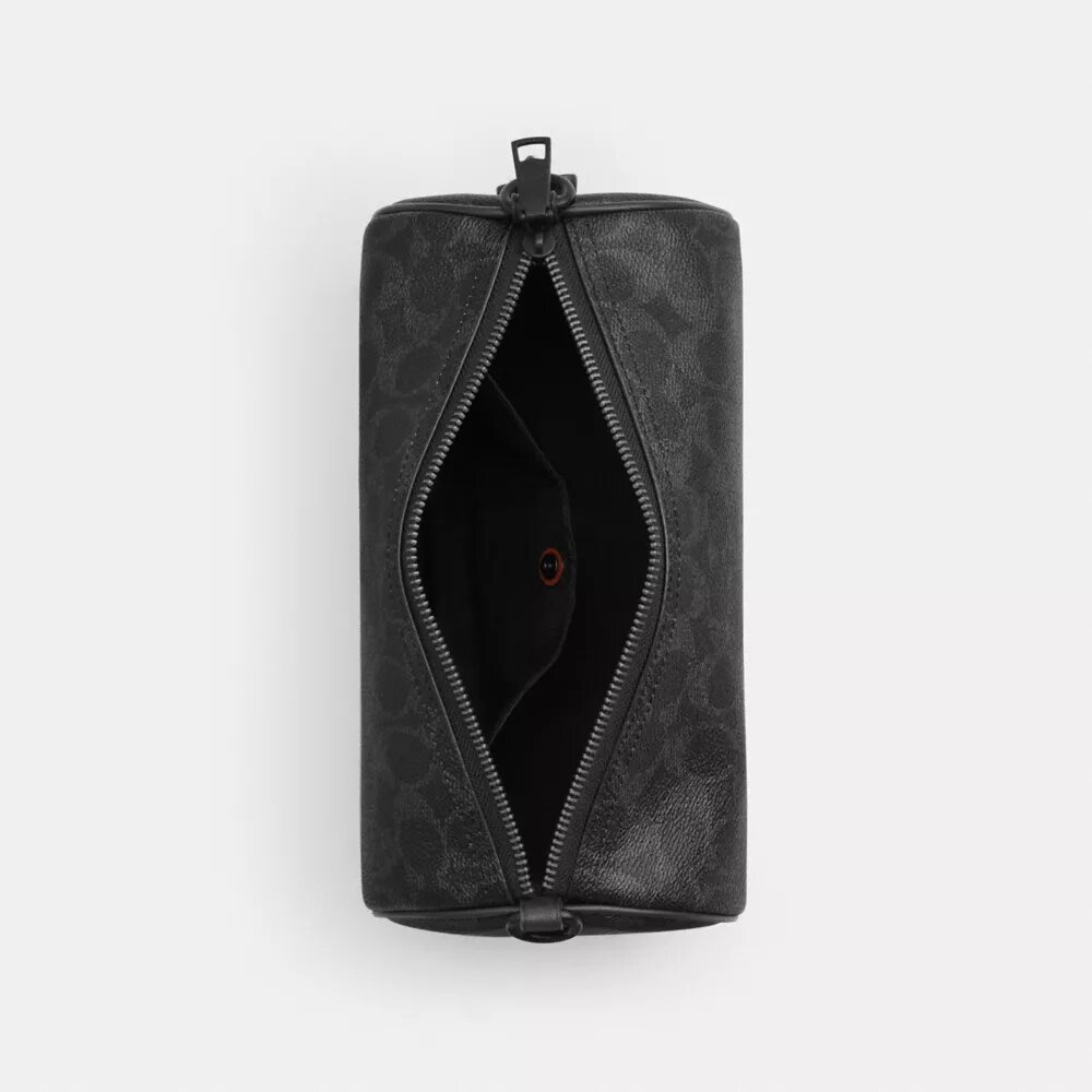 Andre Barrel Bag 24 i Signature Canvas