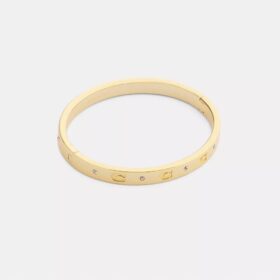 Armband med upprepade C-mönster och gångjärn