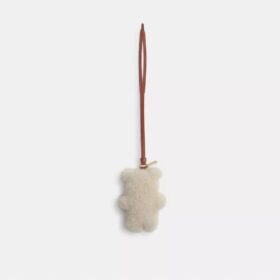 Björnformade väsksmycken i shearling