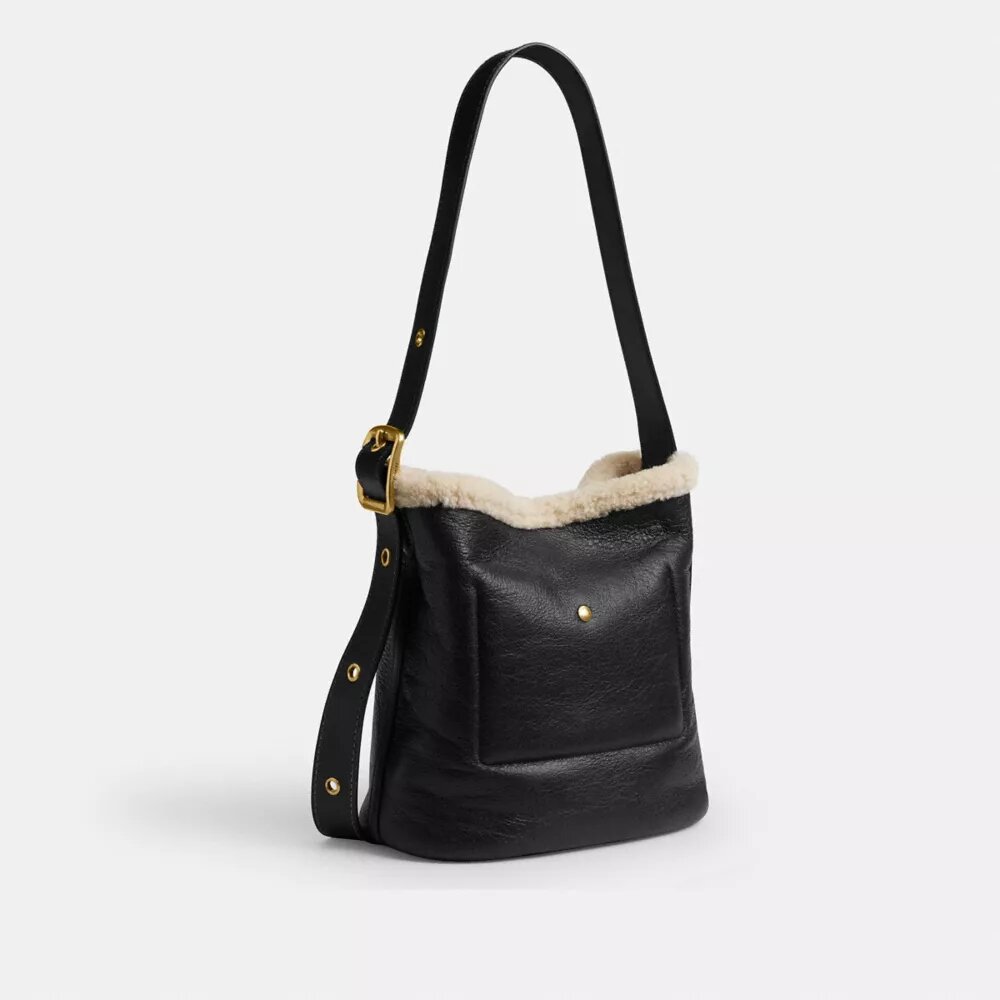 Bleecker Bucket Bag i shearling