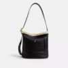 Bleecker Bucket Bag i shearling