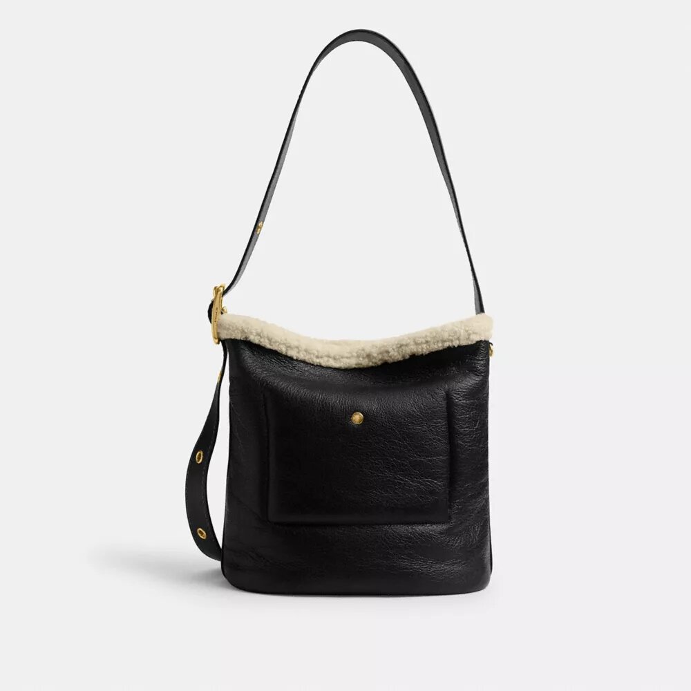 Bleecker Bucket Bag i shearling