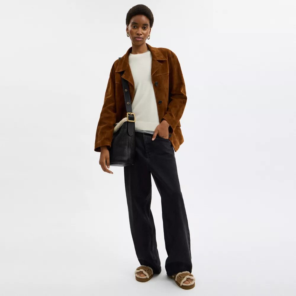Bleecker Bucket Bag i shearling