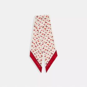 Bred, smal silkescarf med skulpterat C-mönster och körsbärsmotiv