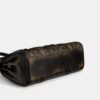 Bridget axelremsväskor med lock i Loved Signature Canvas med smycken