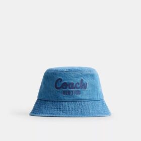Buckethat i denim med broderad Coach-logotyp