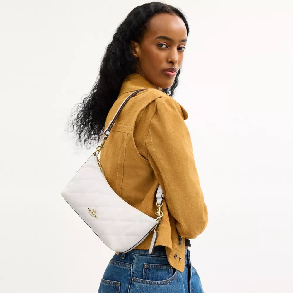 Caitlin axelremsväskor med quiltning och smycken