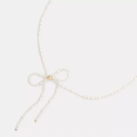 Chokerhalsband med pärlrosett