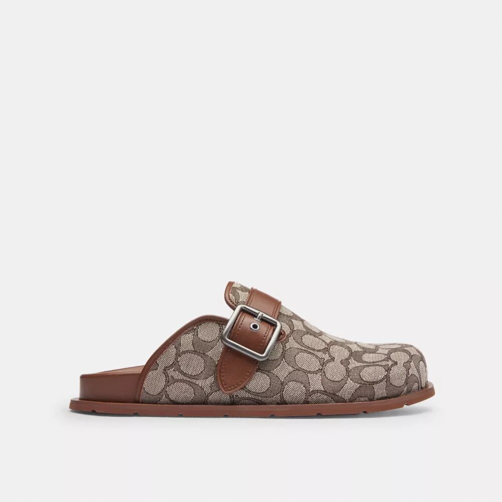 Clogs med spänne i vår signaturjacquard