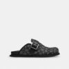 Clogs med spänne i vår signaturjacquard