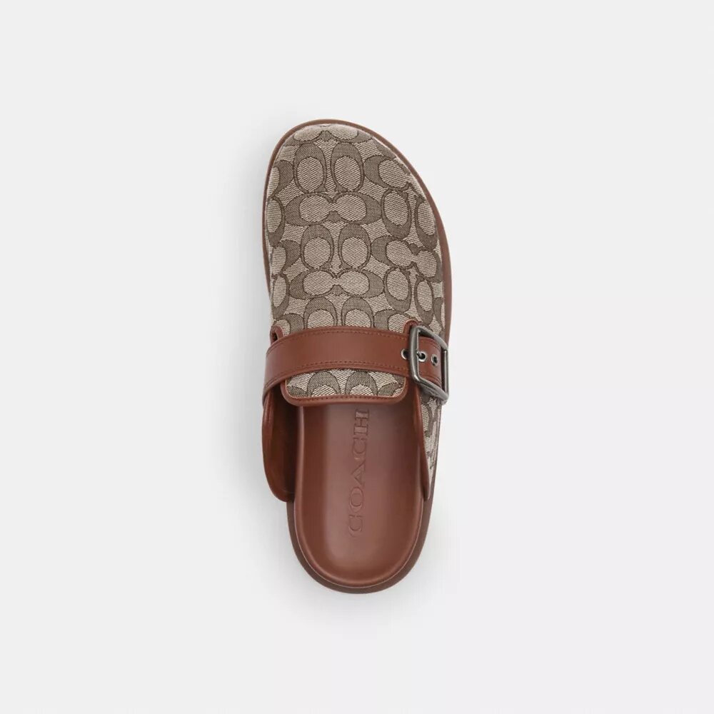 Clogs med spänne i vår signaturjacquard