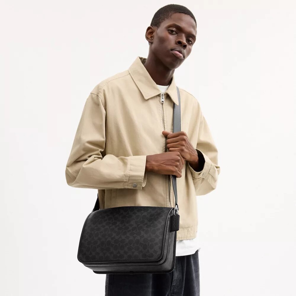Colby Messenger Bag 32 i Signature Canvas
