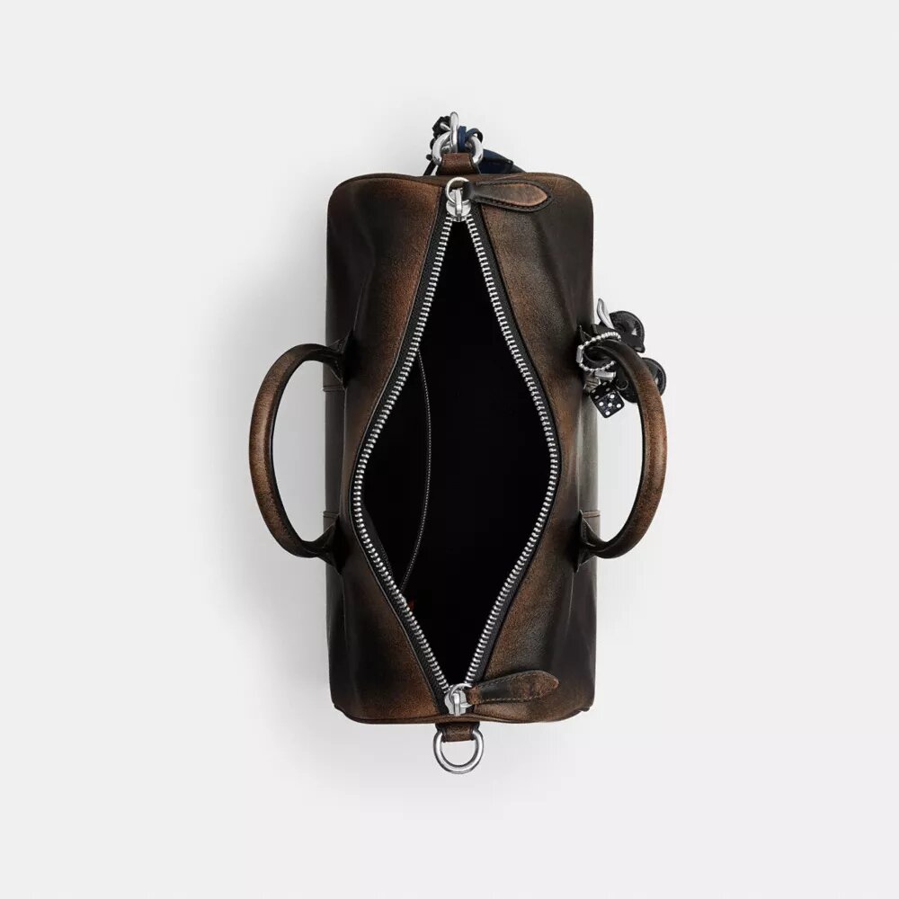 Compass Bag 35 i slitet läder med smycken