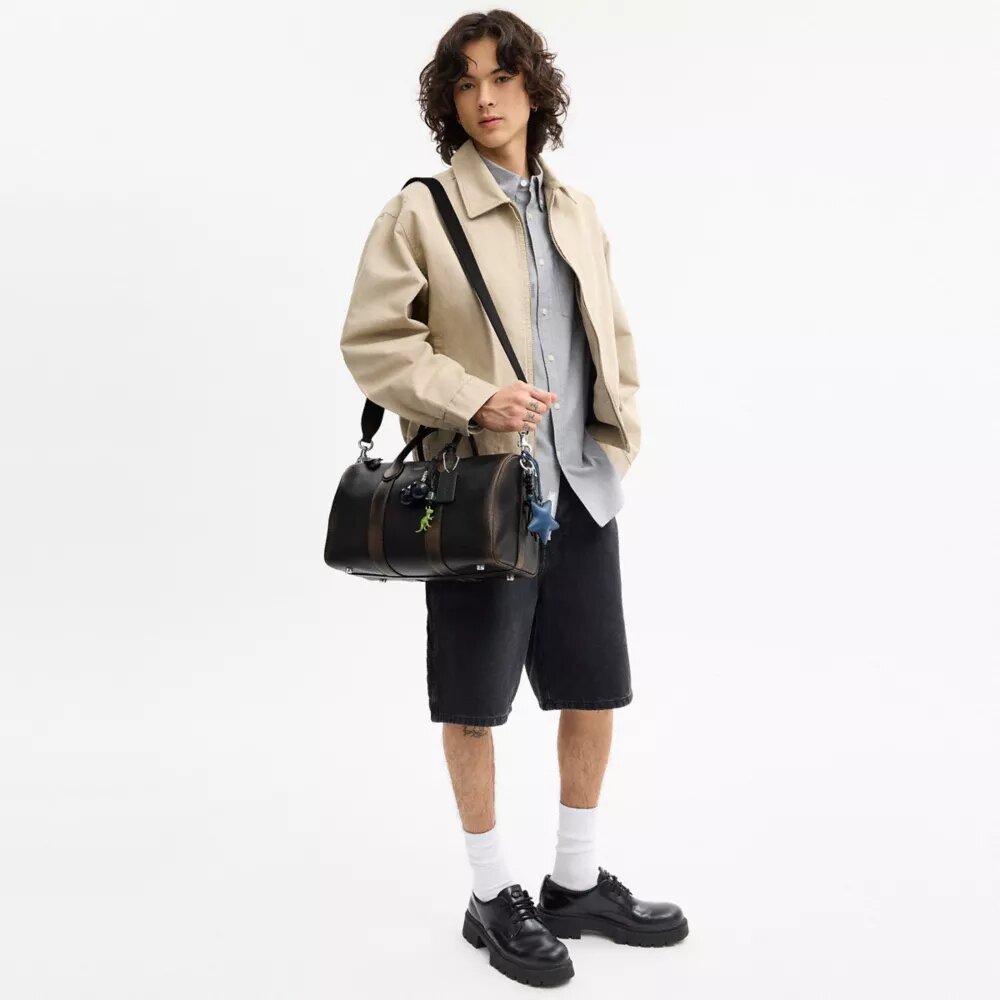 Compass Bag 35 i slitet läder med smycken