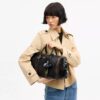 Compass Bag 35 i slitet läder med smycken