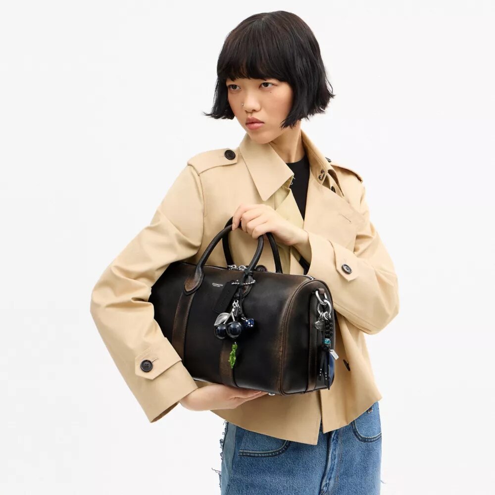 Compass Bag 35 i slitet läder med smycken