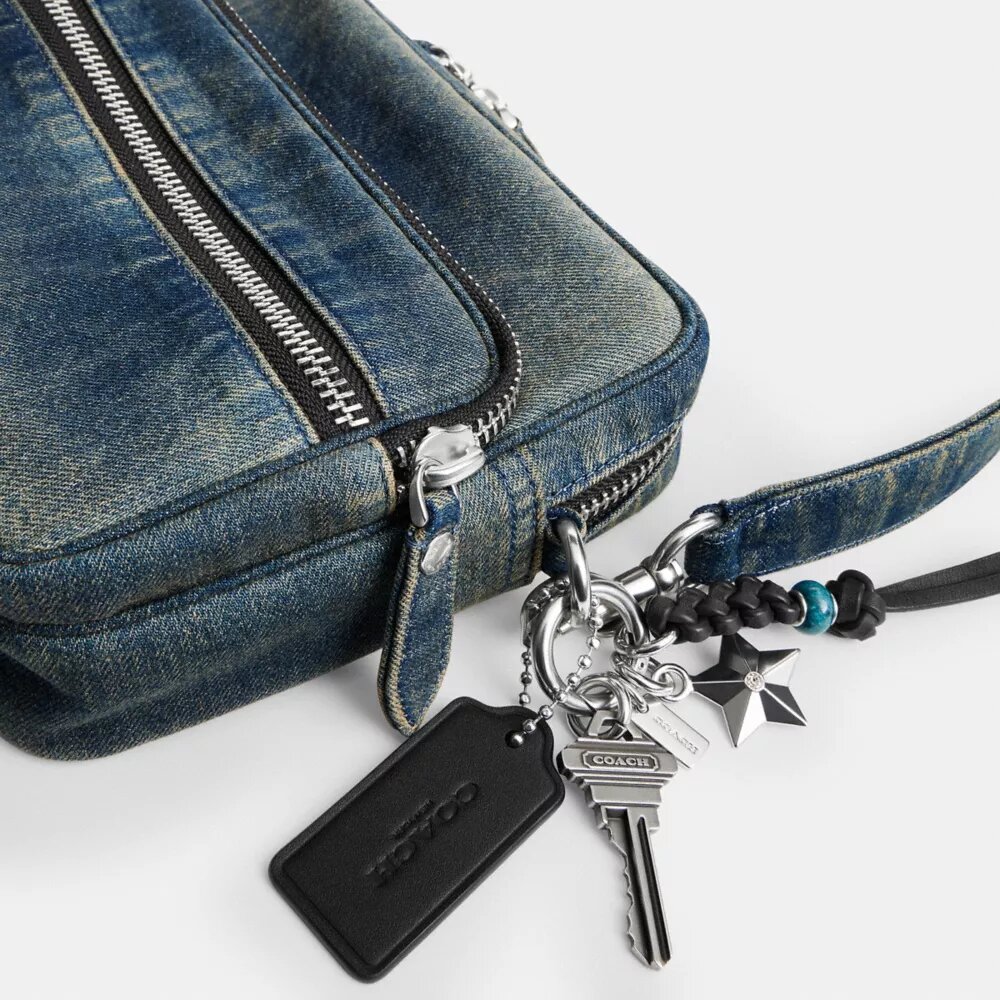 Dakota-axelremsväskor i regenerativ bomullsdenim med smycken