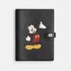 Disney X Coach-anteckningsbok i regenererat läder med Musse Pigg