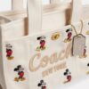 Disney X Coach Cargo Tygkassa 26 med Musse Pigg i regenerativ bomullscanvas