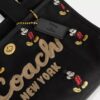 Disney X Coach Cargo Tygkassa 26 med Musse Pigg i regenerativ bomullscanvas