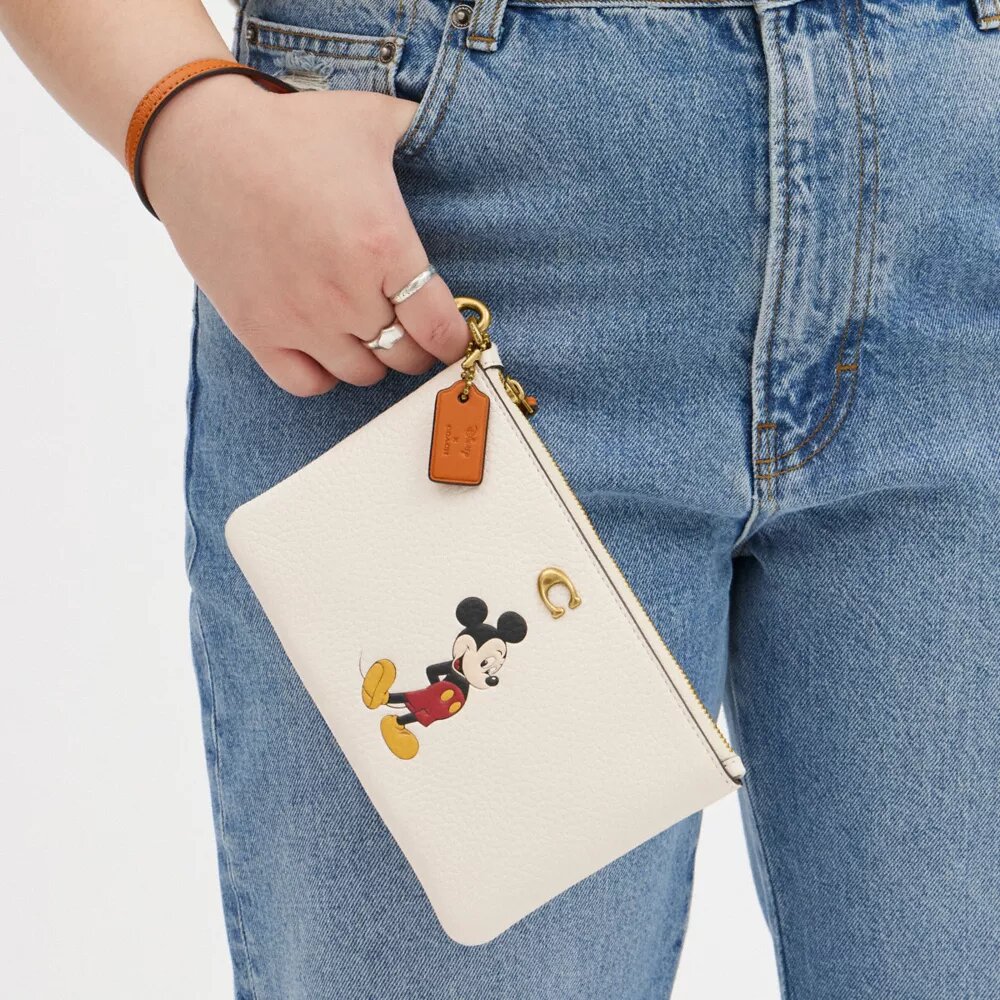 Disney X Coach Essential liten handledsväska i regenererat läder med Musse Pigg