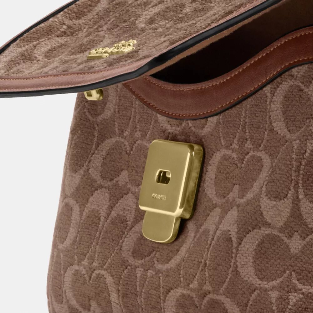 Etta liten axelremsväskor med lock i signaturchenille