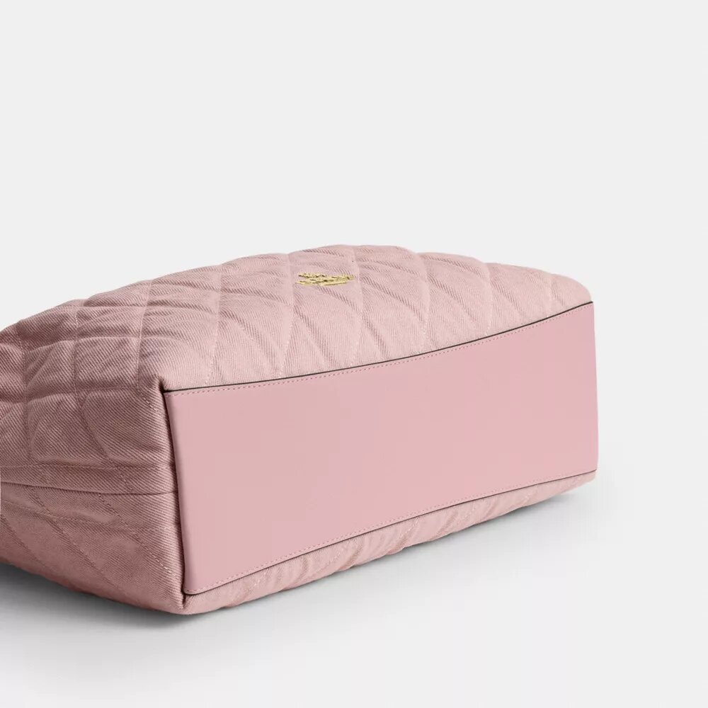 Evelyn-axelremsväskor i Loved Denim med quiltning och smycken