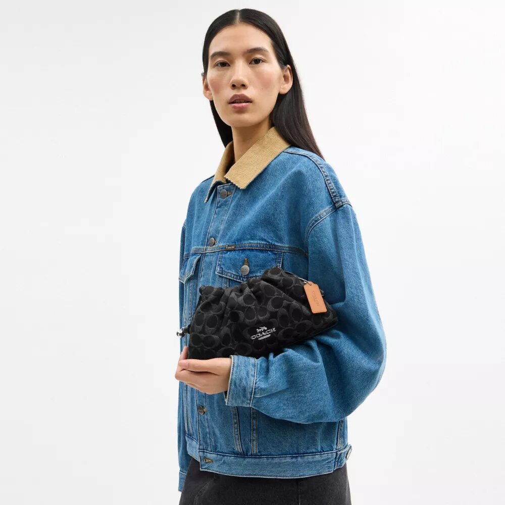 Faye axelremsväskor i signaturdenim