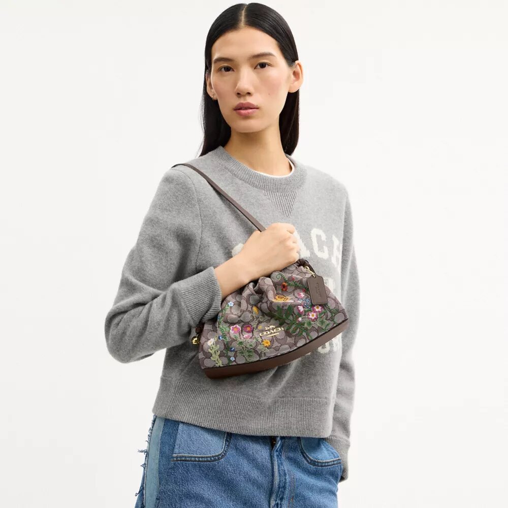 Faye-axelremsväskor i signaturjacquard med blommig broderi