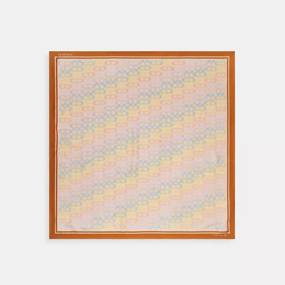 Fyrkantig silkescarf med signaturmönster i regnbågsfärger