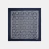 Fyrkantig silkescarf med texturerat signaturmönster