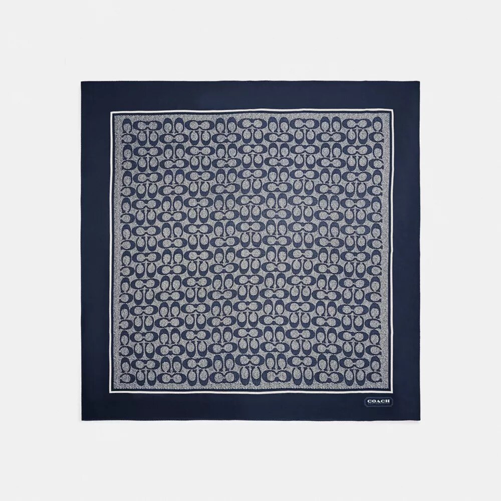 Fyrkantig silkescarf med texturerat signaturmönster