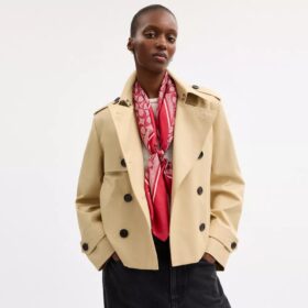 Fyrkantig silkescarf med texturerat signaturmönster
