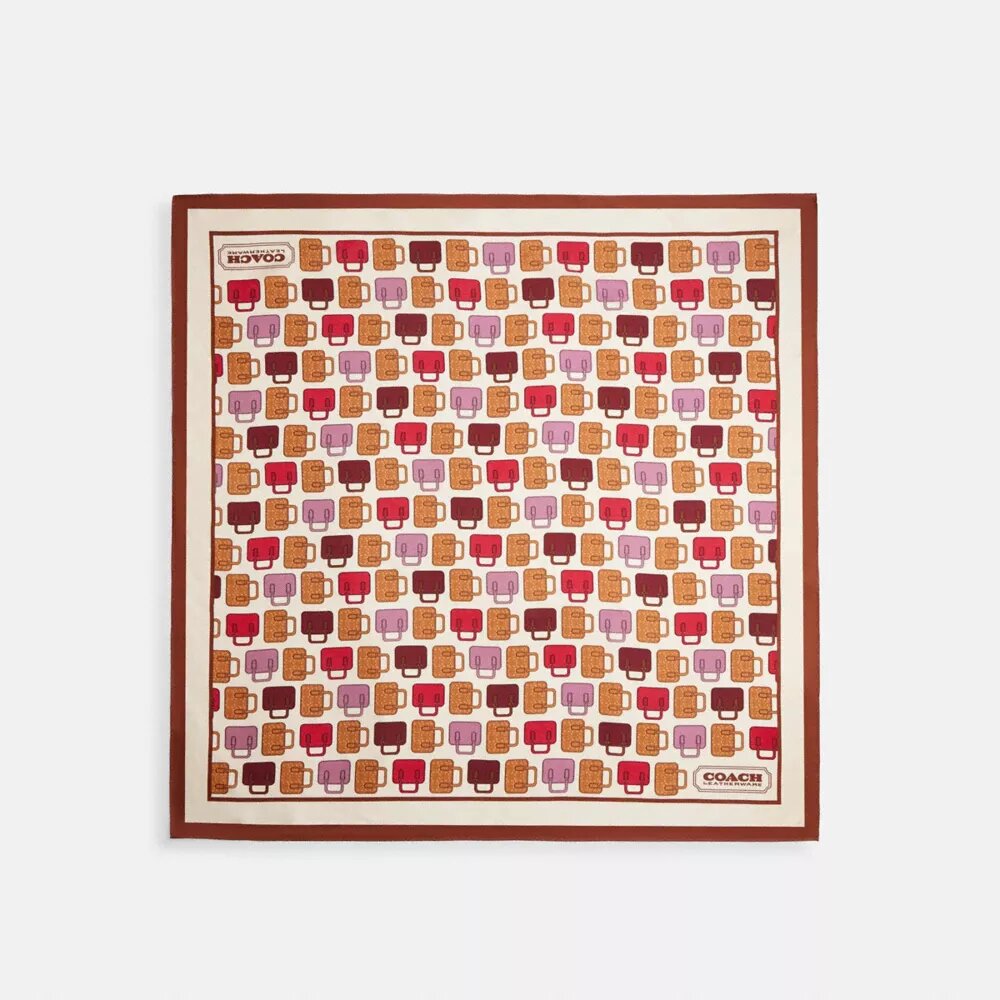 Fyrkantig silkescarf med trompe l’oeil-mönster av väskor