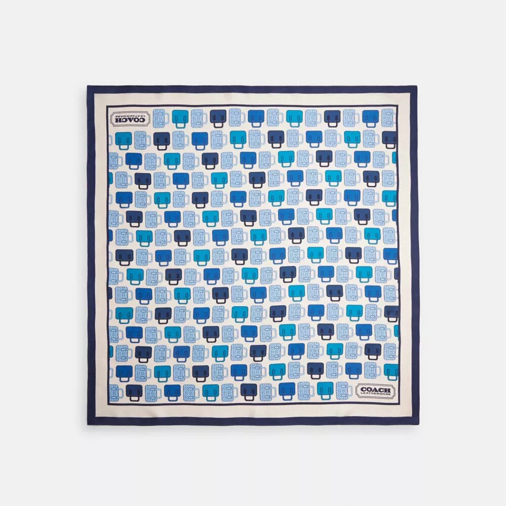 Fyrkantig silkescarf med trompe l’oeil-mönster av väskor