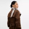 Fyrkantig silkescarf med vårt signaturmönster med Horse and Carriage