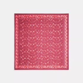 Fyrkantig silkescarf med vårt signaturmönster ”Rose Meadow”