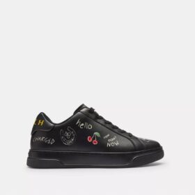 Höga sneakers med skissmönster