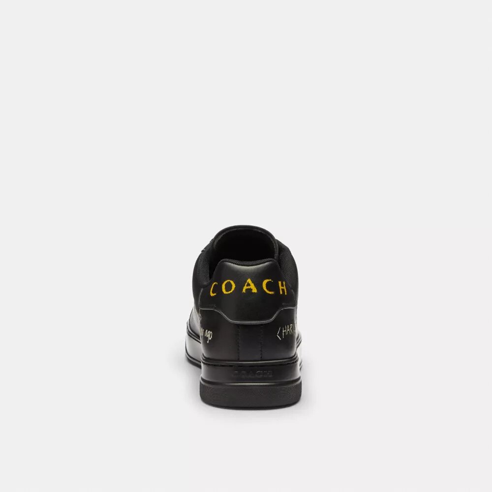 Höga sneakers med skissmönster