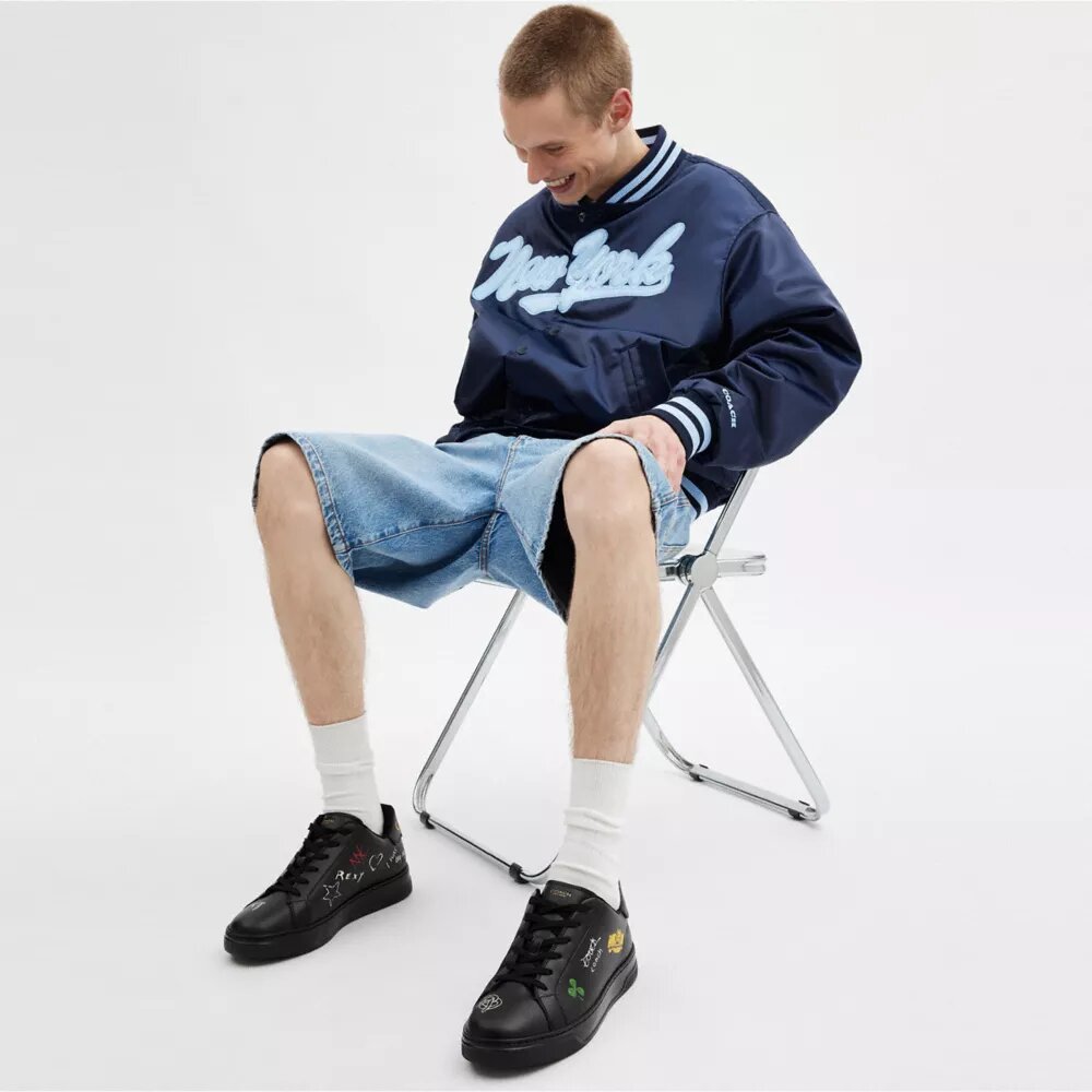 Höga sneakers med skissmönster