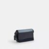 Jack liten crossbody-väska med lock i Ombre Signature Canvas