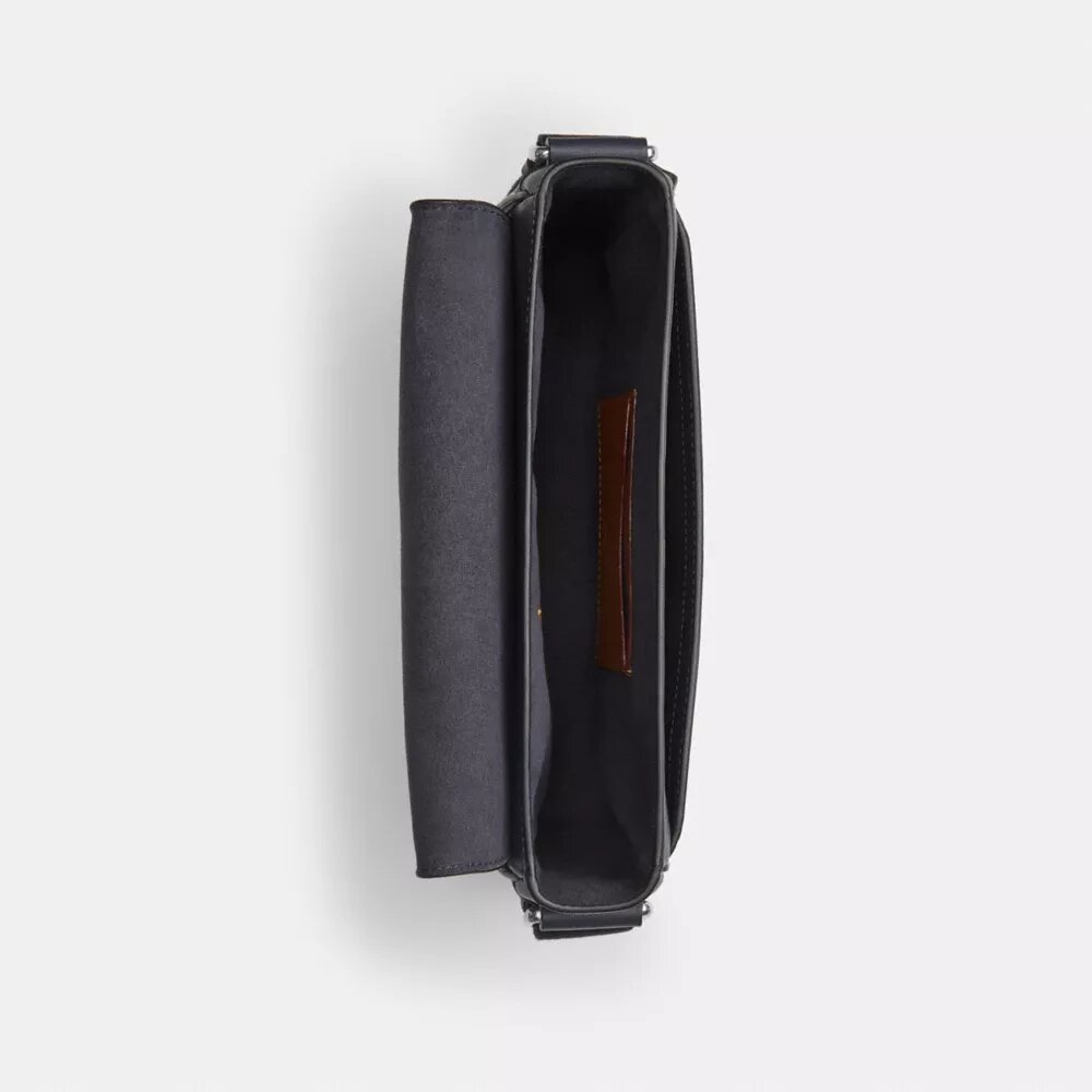 Jack liten crossbody-väska med lock i Ombre Signature Canvas