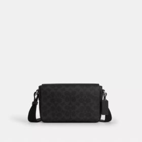 Jack Small Flap Axelremsväska i Signature Canvas