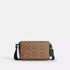 Jack Small Flap Axelremsväska i Signature Canvas