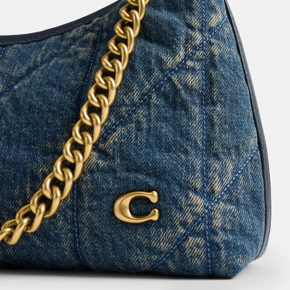 Juliet-axelremsväskor 25 i regenererad bomullsdenim med quiltning