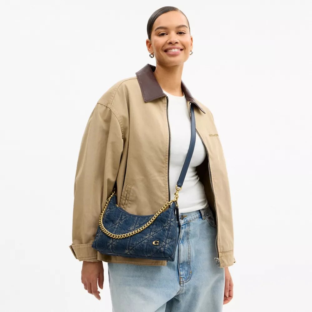 Juliet-axelremsväskor 25 i regenererad bomullsdenim med quiltning