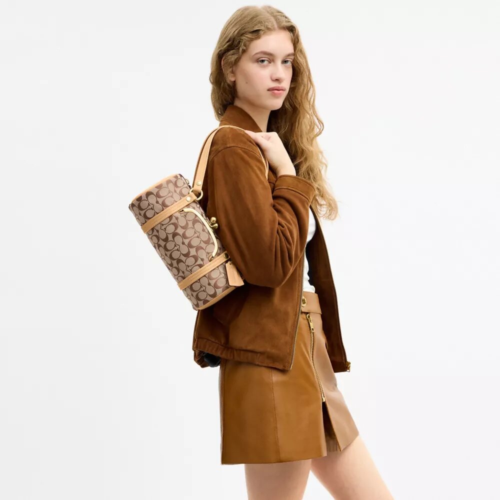 Kisslock Barrel Bag 28 i Signature Jacquard