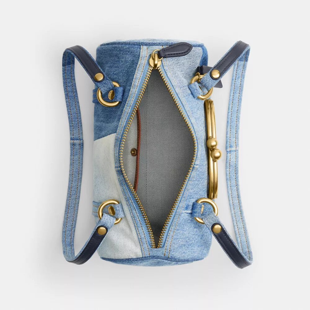 Kisslock Barrel Bag 28 i återanvänt denim