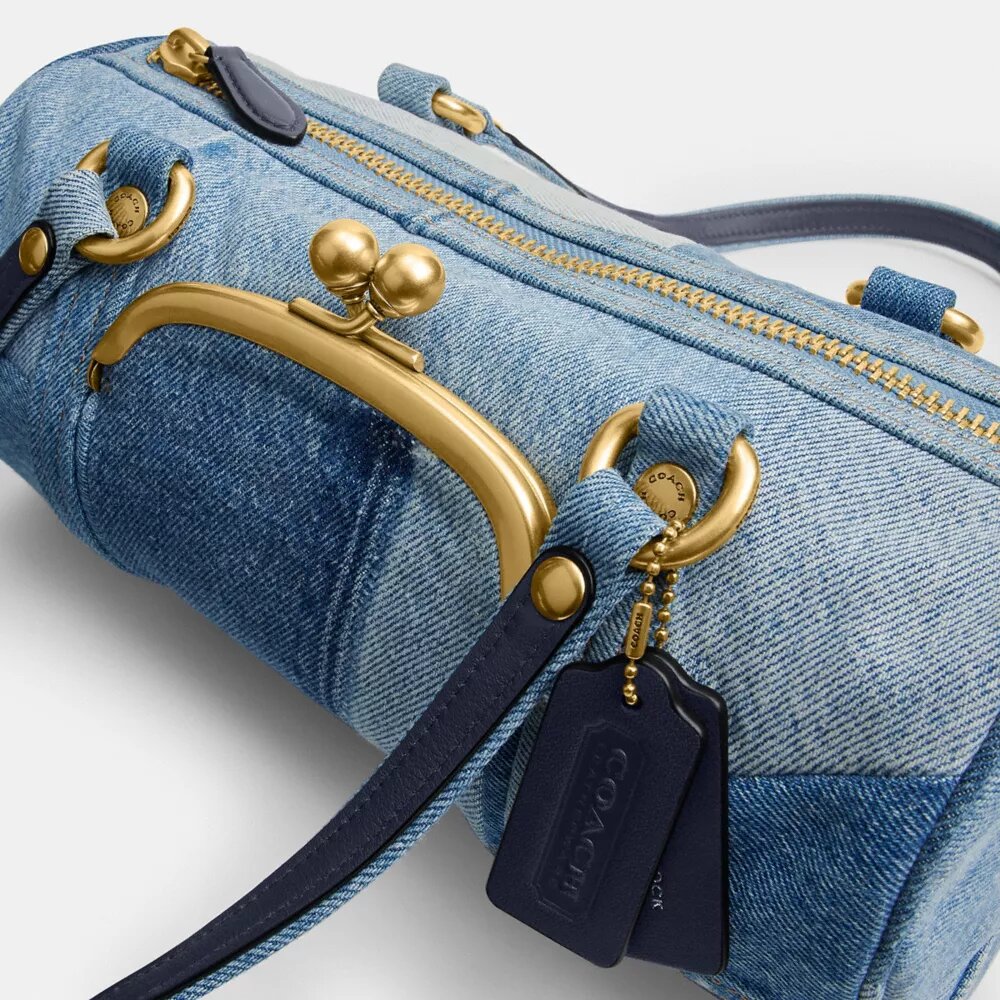 Kisslock Barrel Bag 28 i återanvänt denim